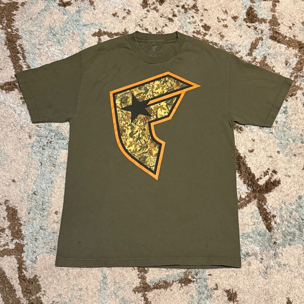 Famous Stars & Straps x Yelawolf Camo Logo Shirt Size Large Green/Orange Y2K